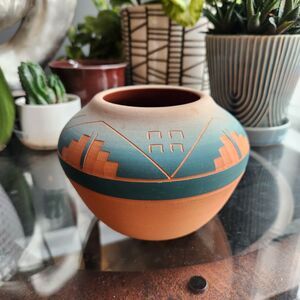 Sioux Art Pottery Southwestern Artist Signed Vase Interior Glaze Native American